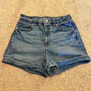 🚫DONATED🚫 American Eagle Rolled Hem Curvy Mom Denim Jean Short Size 6